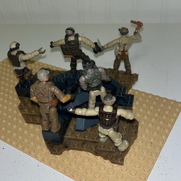 Call of Duty Megabloks 2013 Set of 6 figures and weapons - Picture 9 of 12